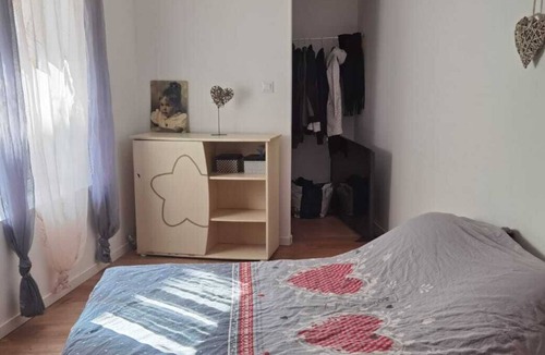 Saint-Jean-de-Maruejols-et-Avejan Apartment | Foot on the ground