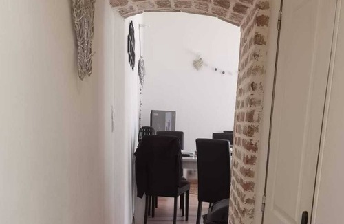 Saint-Jean-de-Maruejols-et-Avejan Apartment | Foot on the ground