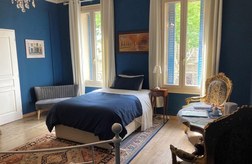 Saint-Laurent-de-la-Cabrerisse Bed & Breakfast | Triple Room with En suite at Villa Céline Bed & Breakfast with pool & garden