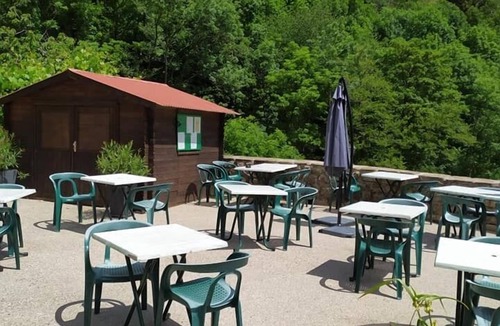 Saint-Laurent-les-Bains Hotel | AU CHAT BLEU