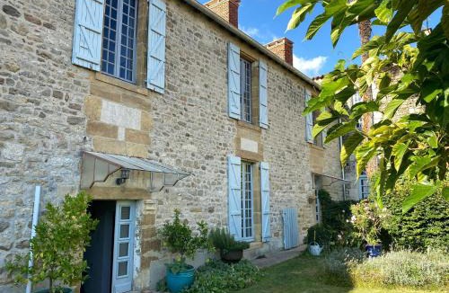 Saint-Martin-Lars-en-Sainte-Hermine Bed & Breakfast | Le Vieux Château de Saint Martin-Lars