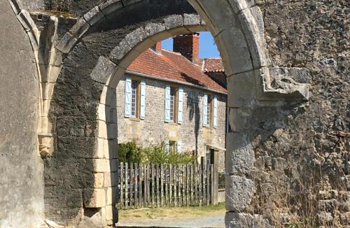 Saint-Martin-Lars-en-Sainte-Hermine Bed & Breakfast | Le Vieux Château de Saint Martin-Lars