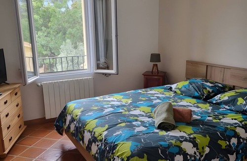 Saint-Maximin-la-Sainte-Baume Bed & Breakfast | Guest Room “Villa Same” with Private Pool, Wi-Fi, and Air Conditioning