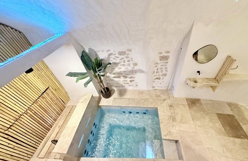 Saint-Maximin-la-Sainte-Baume Apartment | Apartment with jacuzzi