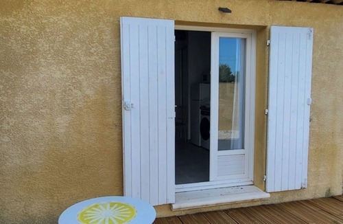 Saint-Maximin-la-Sainte-Baume Apartment | Studio Saint Maximin with exterior, parking space and near downtown
