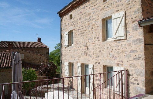 Saint-Quentin-sur-Sauxillanges House | Gîte Naole Ancienne Maison Dhabitation et ses Dépendances Spacieux et Lumineux