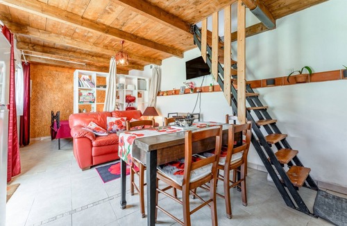 Saint-Sebastien-d'Aigrefeuille House | Cottage 'Gîte Les Coquelicots' with Shared Pool, Wi-Fi and Air Conditioning