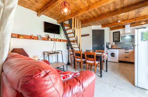 Saint-Sebastien-d'Aigrefeuille House | Cottage 'Gîte Les Coquelicots' with Shared Pool, Wi-Fi and Air Conditioning