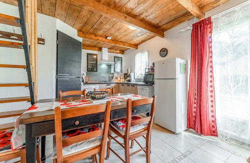 Saint-Sebastien-d'Aigrefeuille House | Cottage 'Gîte Les Coquelicots' with Shared Pool, Wi-Fi and Air Conditioning