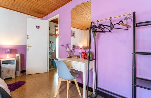 Saint-Sebastien-d'Aigrefeuille Apartment | Room “Lavande Guest Room” with Pool, Shared Terrace, and Wi-Fi