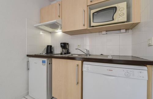 Saint-Saturnin-les-Avignon House | Country Stay for 6 in Provence Vineyards