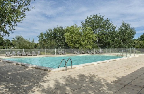 Saint-Saturnin-les-Avignon House | Spacious Provence House for Eight