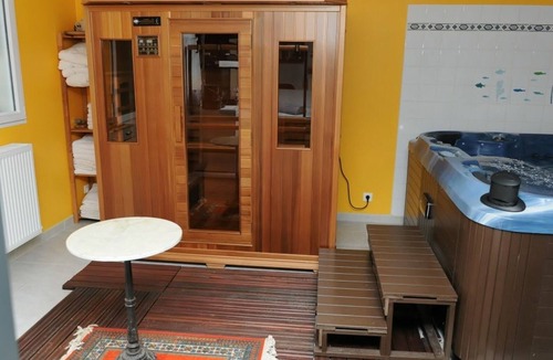 Saint-Sauveur-Lendelin Cottage | Semi-Detached House with Sauna Jacuzzi and Pets Allowed