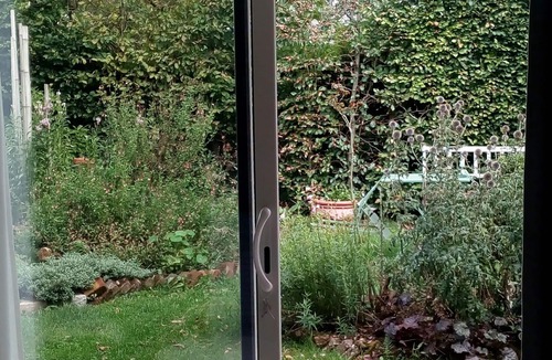 Saint-Sylvestre-de-Cormeilles Bed & Breakfast | Saba, country guest studio with kitchenette