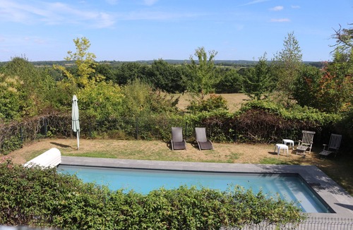 Sainte-Marguerite-de-Carrouges House | Green cottage