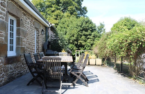 Sainte-Marguerite-de-Carrouges House | Green cottage