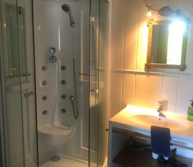 Siccieu-Saint-Julien-et-Carisieu Bed & Breakfast | Au Clair de la Pierre - Chambres d'hôtes