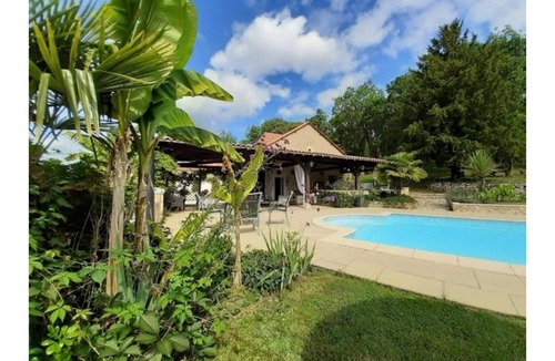 Sorges-et-Ligueux-en-Perigord House | Gîtes & Holiday homes (5 C)