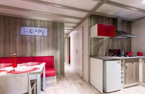 Saint-Martin-Lars-en-Sainte-Hermine Ski Chalet | Apartment