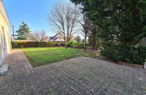 Faverolles Cottage | Family Getaway: Heated Pool, Near Zoo de Beauval, Tennis, Garden, 4 Bedrooms