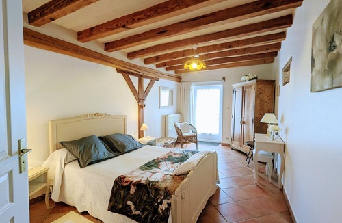 Faverolles Bed & Breakfast | Room with WIFI and pets allowed