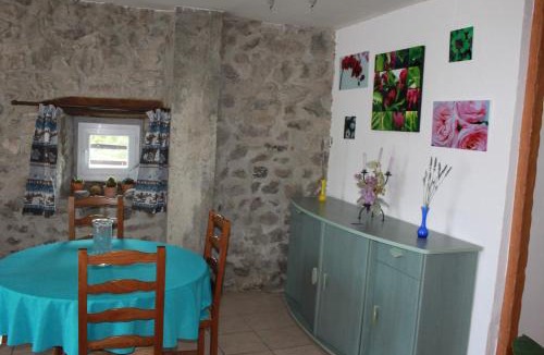 Saint-Priest House | Fraises des bois