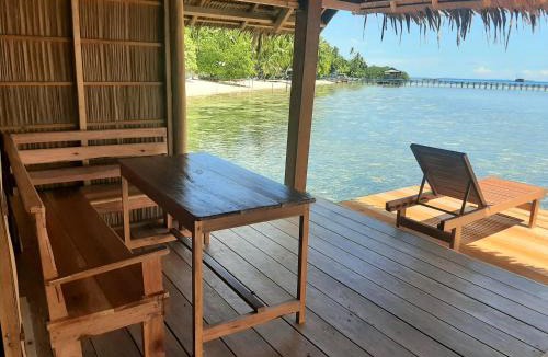 Mansuar Island House | Frances Homestay - Raja Ampat
