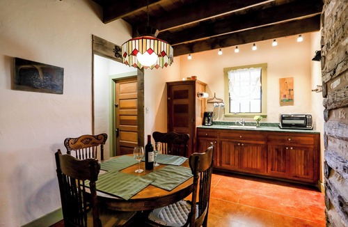 Fredericksburg Cabin | Francesca’s - Romantic Hill Country Getaway