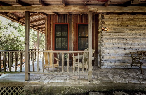 Fredericksburg Cabin | Francesca’s - Romantic Hill Country Getaway