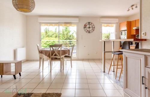 Pont Rousseau Apartment | FRANCIS LE CARVAL - REZE - balcon - parking