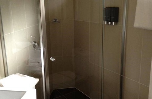 Singleton Hotel | Francis Phillip Motor Inn