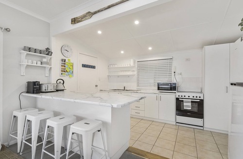 North Haven Cottage | Frangipani Cottage - walk to river, beach, eateries