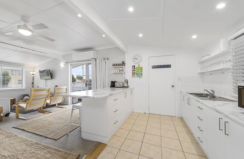 North Haven Cottage | Frangipani Cottage - walk to river, beach, eateries