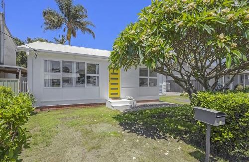 Budgewoi House | Frangipani Hideaway