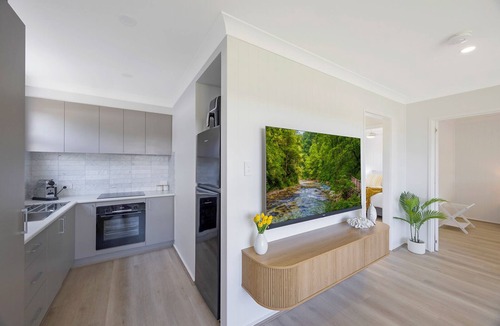 Budgewoi Cottage | Frangipani Hideaway - Close to everything!