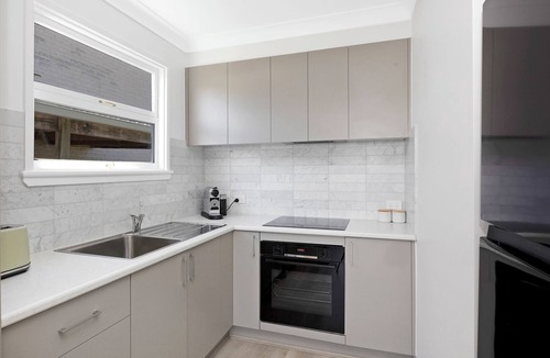 Budgewoi Cottage | Frangipani Hideaway - Close to everything!