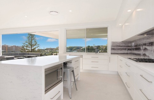 Terrigal House | FRANGIPANI | WIFI , Spacious Home | Accom Holidays