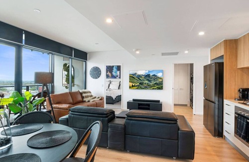 Adelaide Central Business District Apartment | Frank & Franki @ West Franklin