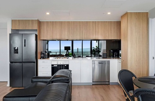Adelaide Central Business District Apartment | Frank & Franki @ West Franklin