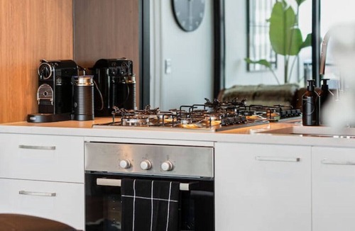 Adelaide Central Business District Apartment | Frank & Franki @ West Franklin