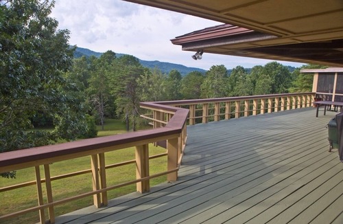 Rabun Gap House | Frank Lloyd Wright–Inspired Architectural Retreat on 5 Private Acres