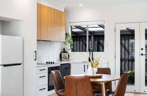 Henley Beach Apartment | Frankie's Retreat Henley Beach