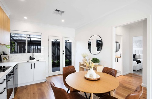 Henley Beach Apartment | Frankie's Retreat Henley Beach