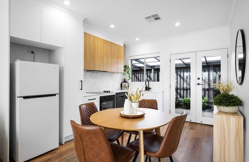 Henley Beach Apartment | Frankie's Retreat Henley Beach