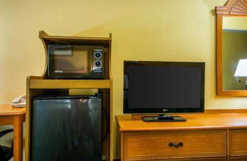 Franklin Hotel | Franklin Inn & Suites