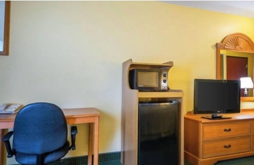 Franklin Hotel | Franklin Inn & Suites