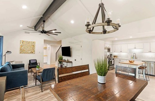 Franklin Park House | Franklin Park Escape-3/2.5+Pets!