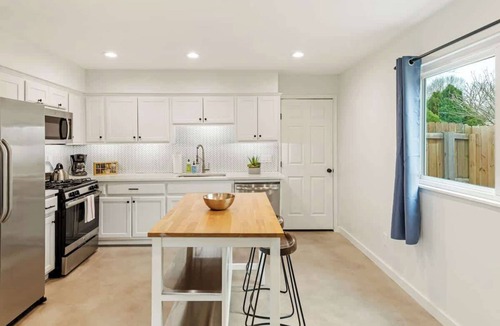Franklin Park House | Franklin Park Escape-3/2.5+Pets!