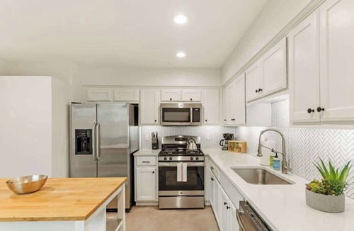 Franklin Park House | Franklin Park Escape-3/2.5+Pets!