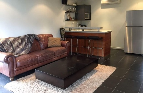 Frankton Apartment | Frankton HOT TUB! - Location is Everything!